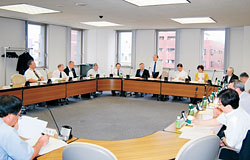 日本医師連盟／選挙対策委員会、規約改訂検討委員会の初会合開催／連盟組織強化への第一歩（写真）