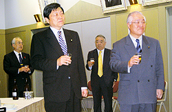 「武見敬三・西島英利参議院議員の厚生労働副大臣・参議院自民党国会対策副委員長就任を祝う会」開催(写真)